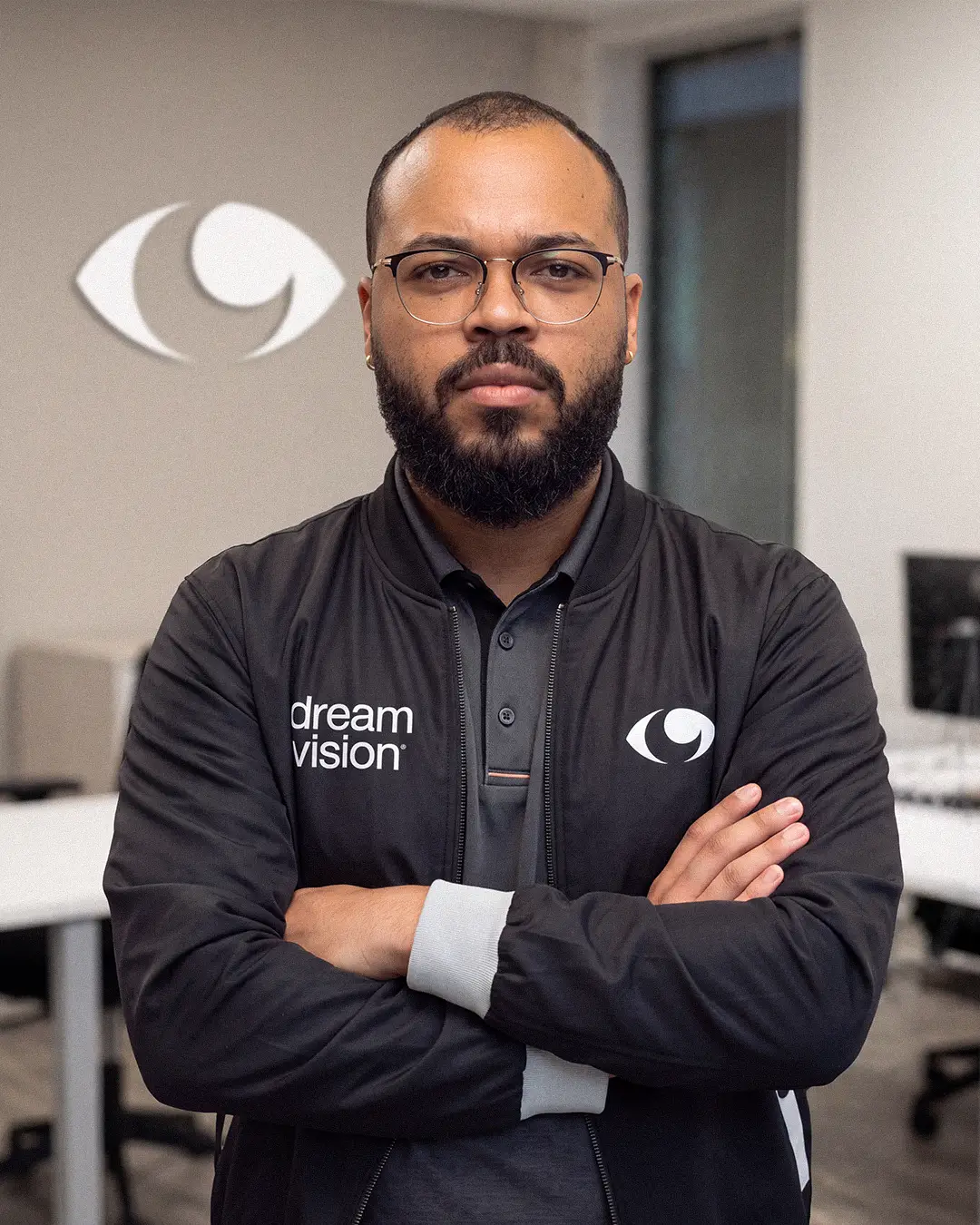 Retrato de Gino Temujin, Cofundador & Diretor de Estratégia da dream vision®